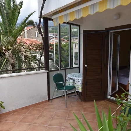 Delfina 1 Guest house *