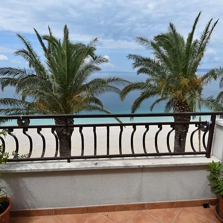 Delfina 1 Guest house *