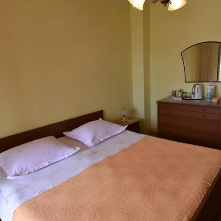 Delfina 1 Podgora
