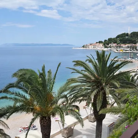 Delfina 1 * Podgora